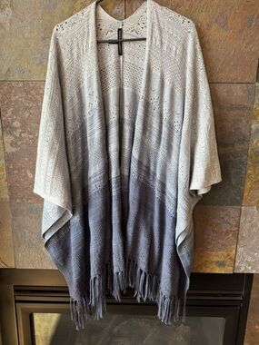 Whitehouse BlackMarket blue ombré shaded ruana, EUC, fringed, M/L